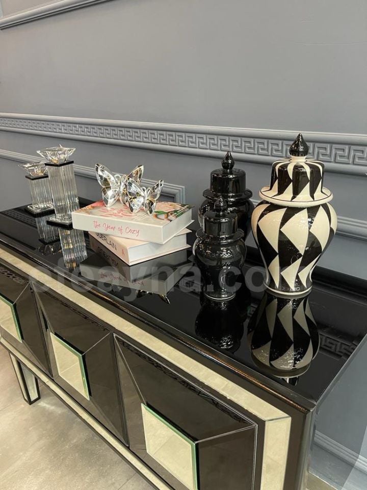 BOMBE KAPAKLI SİYAH AYNA DRESUAR