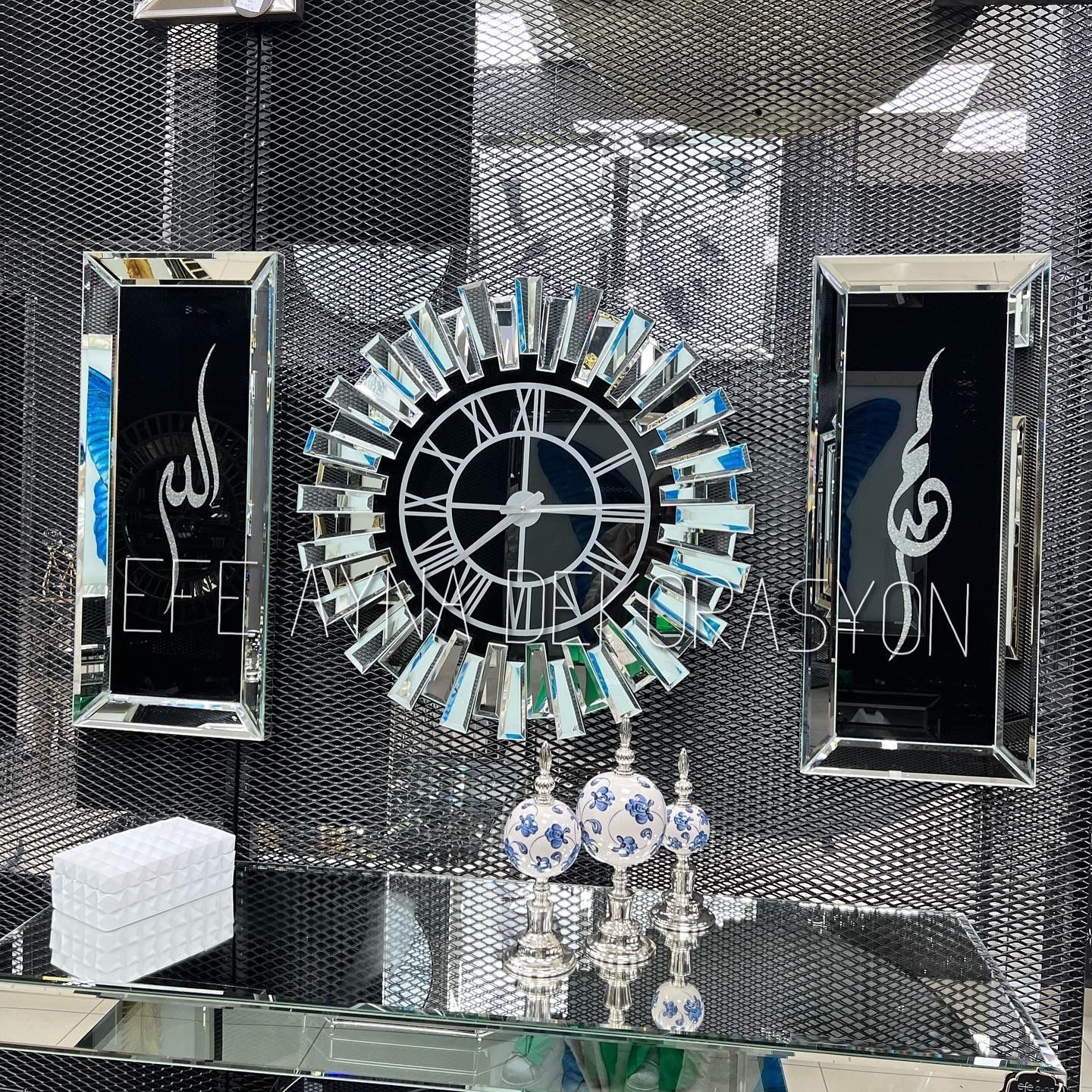 PİYANO X-3LÜ GÜMÜŞ AYNA DUVAR SAATİ VE TABLO SETİ KÜÇÜK(Duvar saati:65cm,Tabloların herbiri 30x70cm)